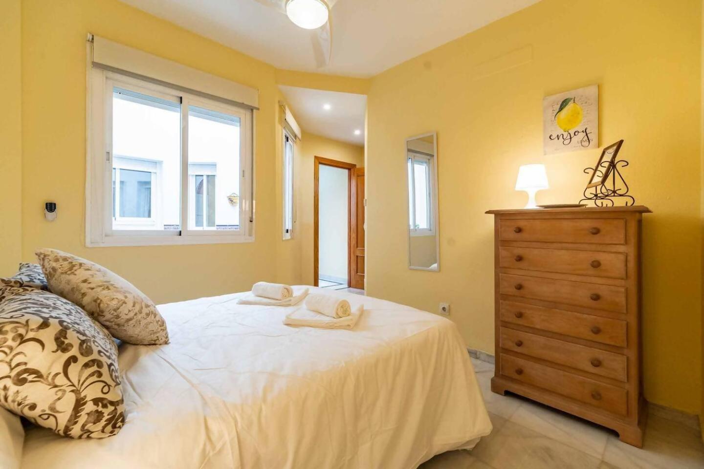 Cyv Centrally Located 1 Bed 1 Bath Near The Beach フエンヒロラ エクステリア 写真